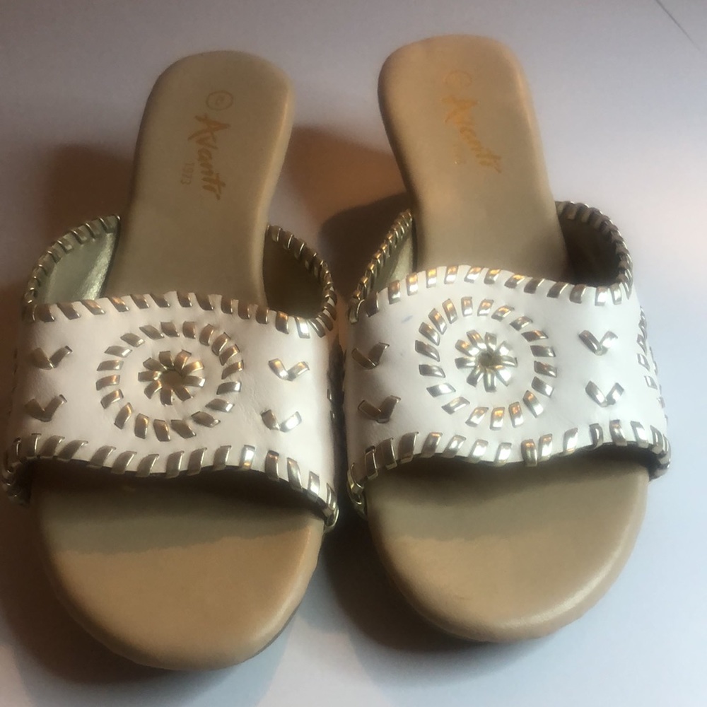 Woman’s white spring Avanti Dakota wedge sandal
